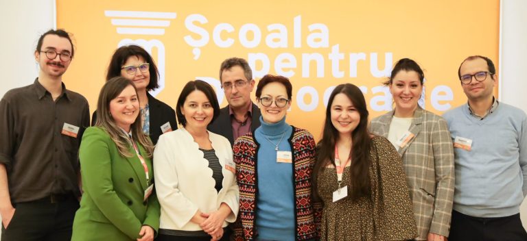28.03.2025 Scoala pentru Democratie IMG_3827 https://scoalapentrudemocratie.ro/wp-content/uploads/2026/09/28.03.2025-Scoala-pentru-Democratie-IMG_3827-scaled-e1790085266536-768x352.jpg
